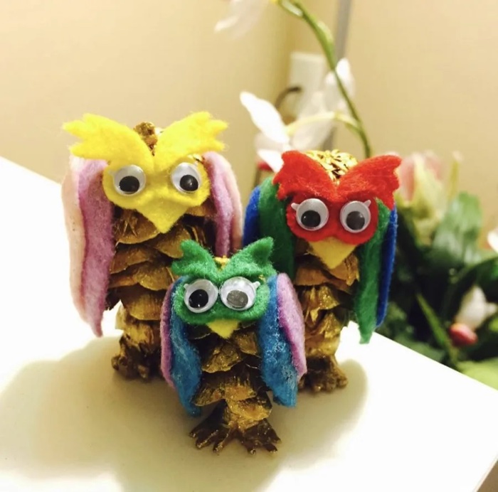 Pinecone owl crafts